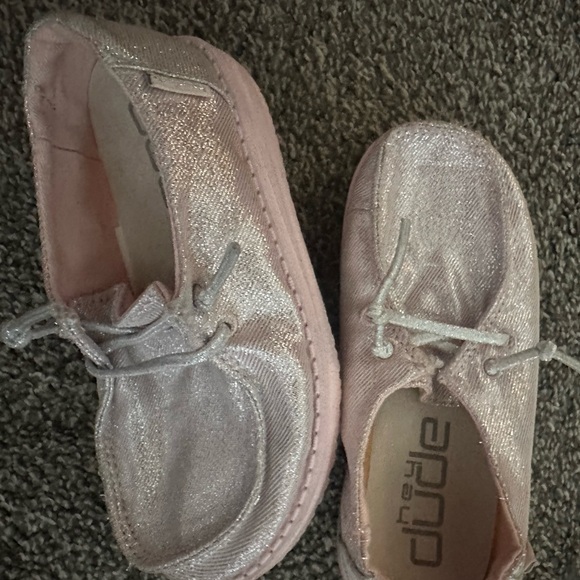 Girl hey dudes - Picture 1 of 5